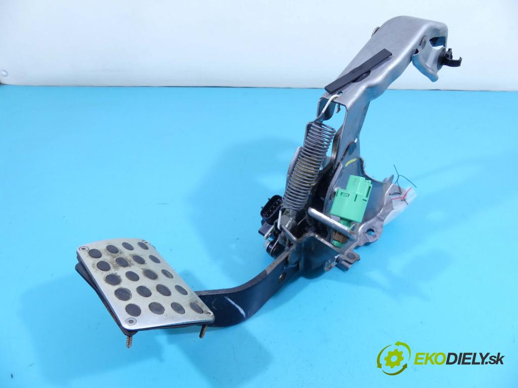 Toyota Estima III 2006-2019 2.4 vvti 170 HP automatic 125 kW 2399 cm3 5- pedále 89510-30040 (Pedále)