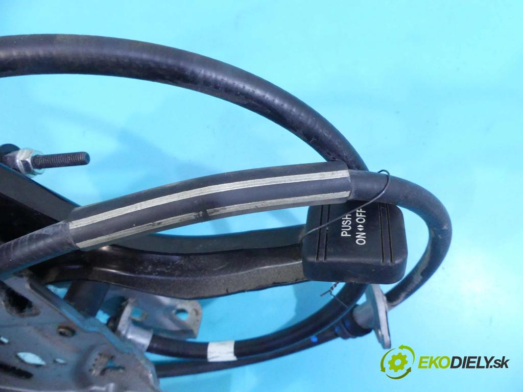 Toyota Estima III 2006-2019 2.4 vvti 170 HP automatic 125 kW 2399 cm3 5- Brzda manuál:  (Ručné brzdy)