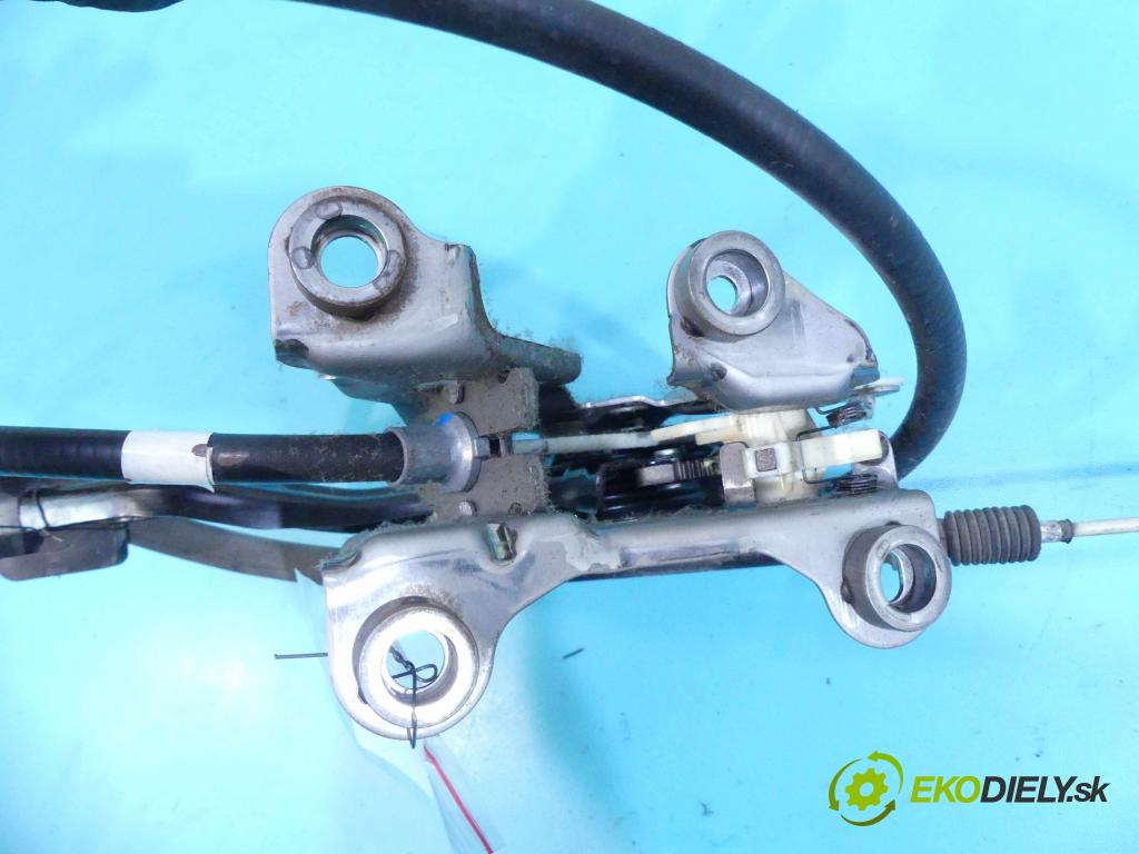 Toyota Estima III 2006-2019 2.4 vvti 170 HP automatic 125 kW 2399 cm3 5- Brzda manuál:  (Ručné brzdy)