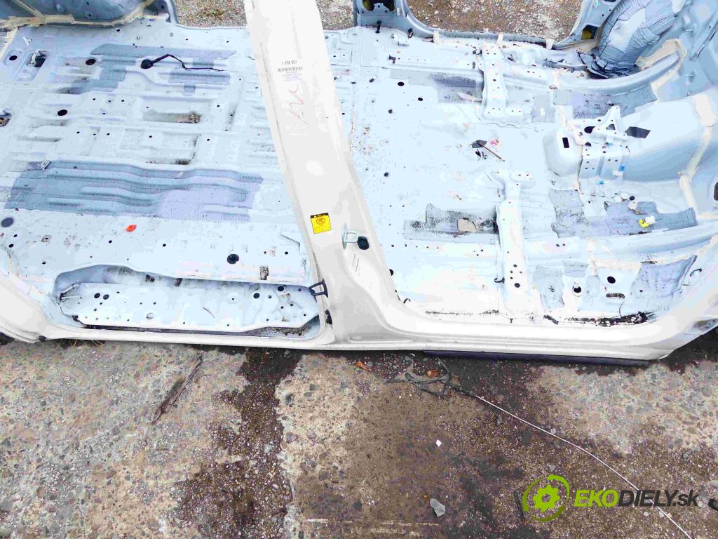 Toyota Estima III 2006-2019 2.4 vvti 170 hp automatic 125 kW 2399 cm3 5- práh pravý  (Ostatní)