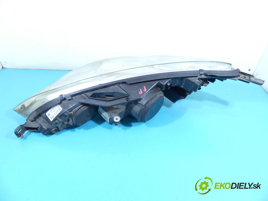 Peugeot 407 2.0 hdi 136 HP manual 100 kW 1997 cm3 4- Reflektor: pravý 0301213274 (Pravé)