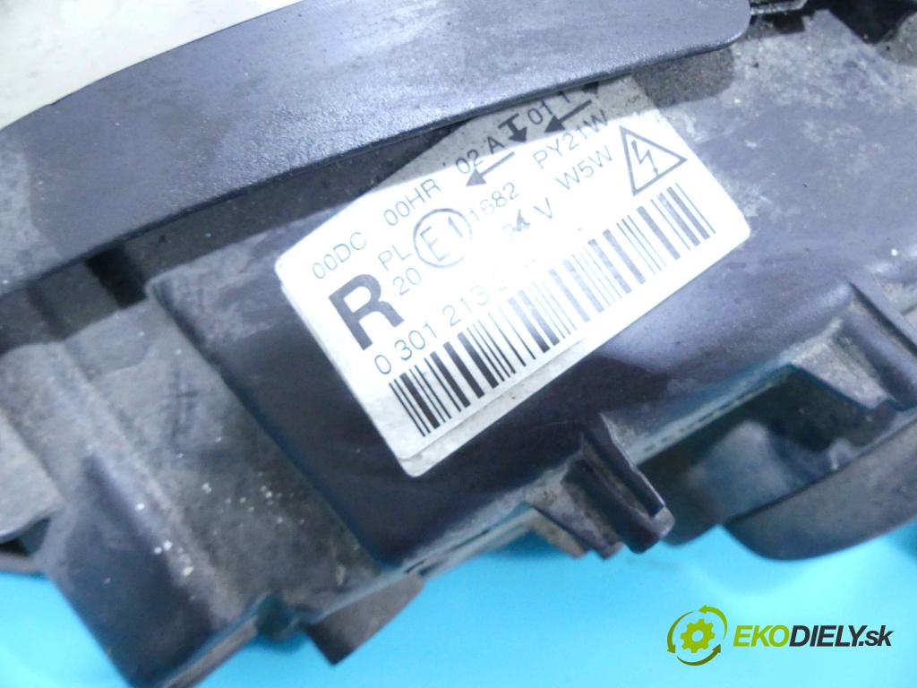 Peugeot 407 2.0 hdi 136 HP manual 100 kW 1997 cm3 4- Reflektor: pravý 0301213274 (Pravé)