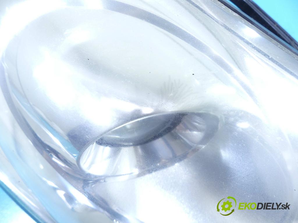 Peugeot 407 2.0 hdi 136 HP manual 100 kW 1997 cm3 4- Reflektor: pravý 0301213274 (Pravé)