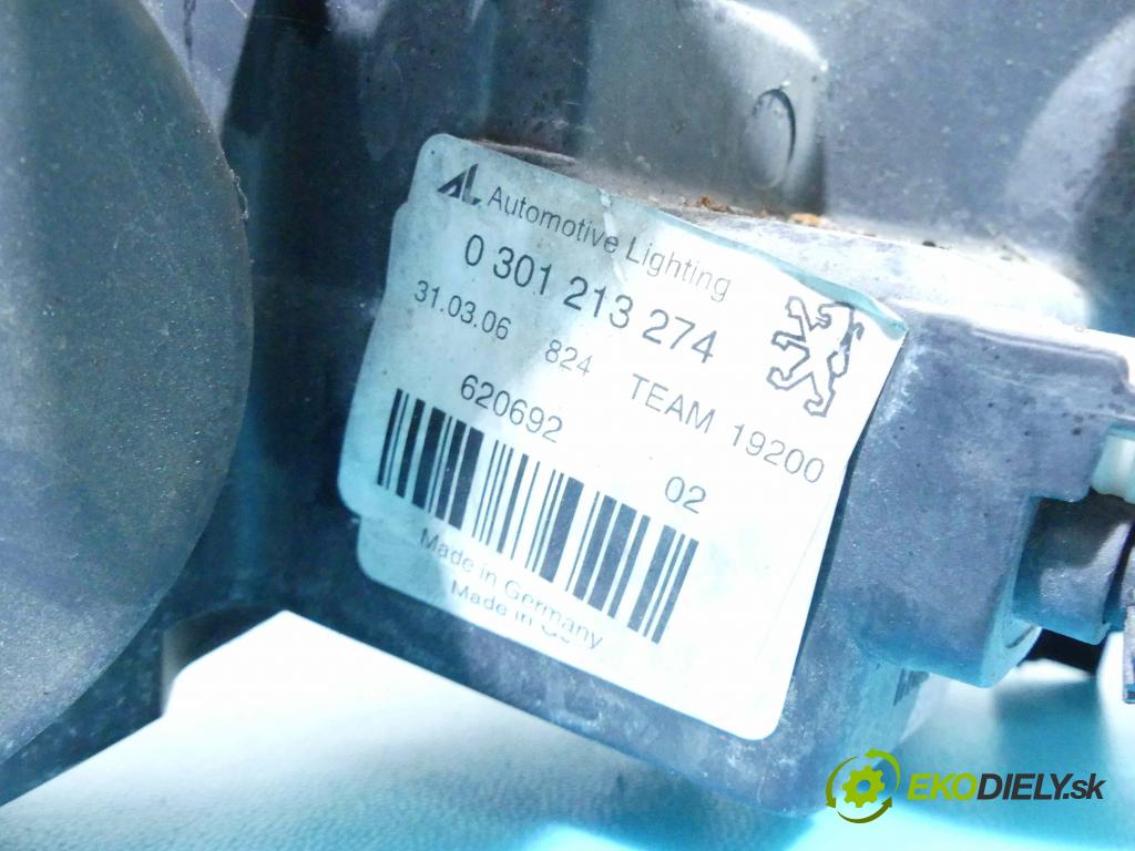 Peugeot 407 2.0 hdi 136 HP manual 100 kW 1997 cm3 4- Reflektor: pravý 0301213274 (Pravé)