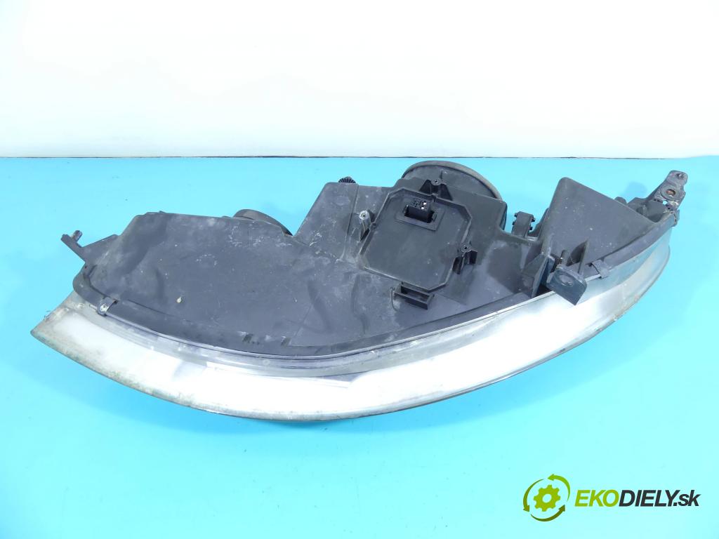 Peugeot 407 2.0 hdi 136 HP manual 100 kW 1997 cm3 4- Reflektor: pravý 0301213274 (Pravé)