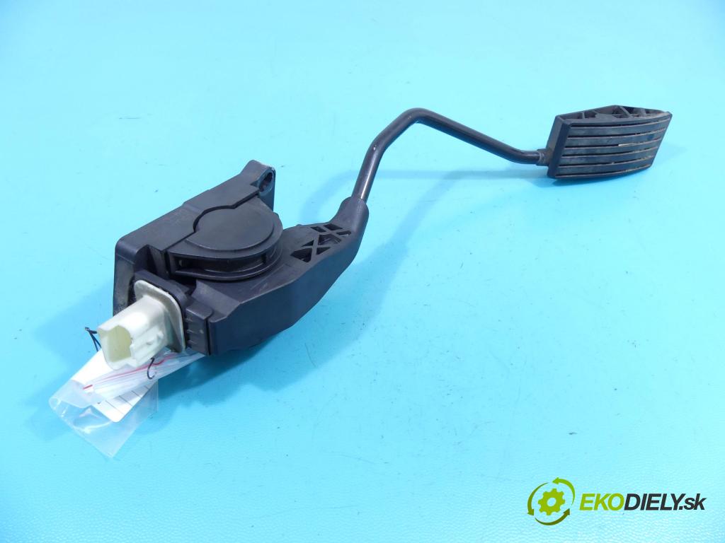 Peugeot 407 2.0 hdi 136 HP manual 100 kW 1997 cm3 4- pedále F00C3E2429 (Pedále)