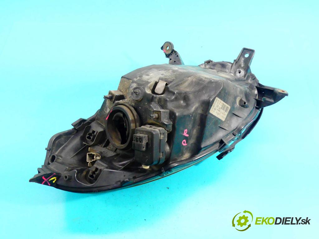 Nissan Micra K12 2003-2010 1.4 16v 88 HP manual 65 kW 1386 cm3 5- Reflektor: pravý 26010AX705 (Pravé)