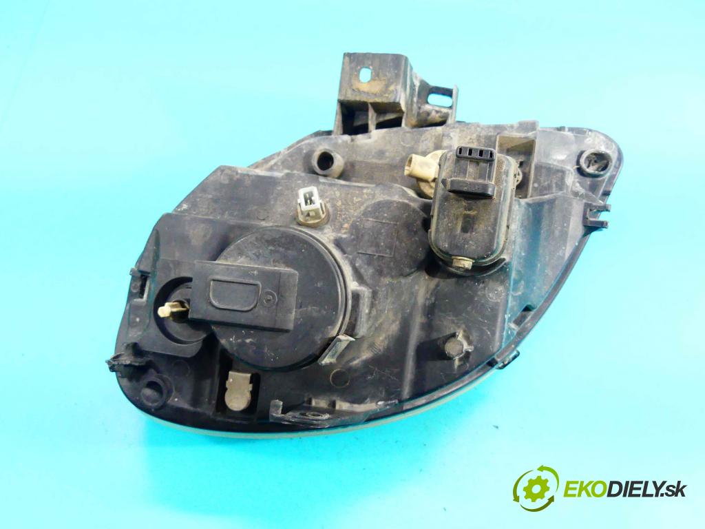 Renault Kangoo I 1998-2008 1.9d 64 HP manual 47 kW 1870 cm3 5- Reflektor: pravý 8200150617 (Pravé)