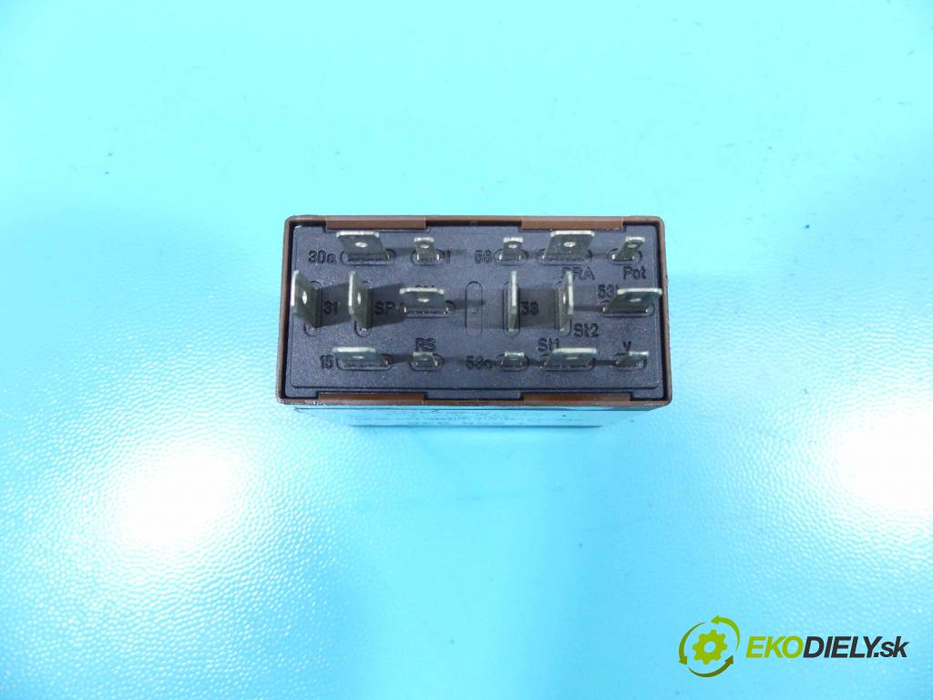 Audi A3 8L 1996-2003 1.6 SR 101 HP manual 74 kW 1595 cm3 3- Relé: 4B0955531E (Relé)