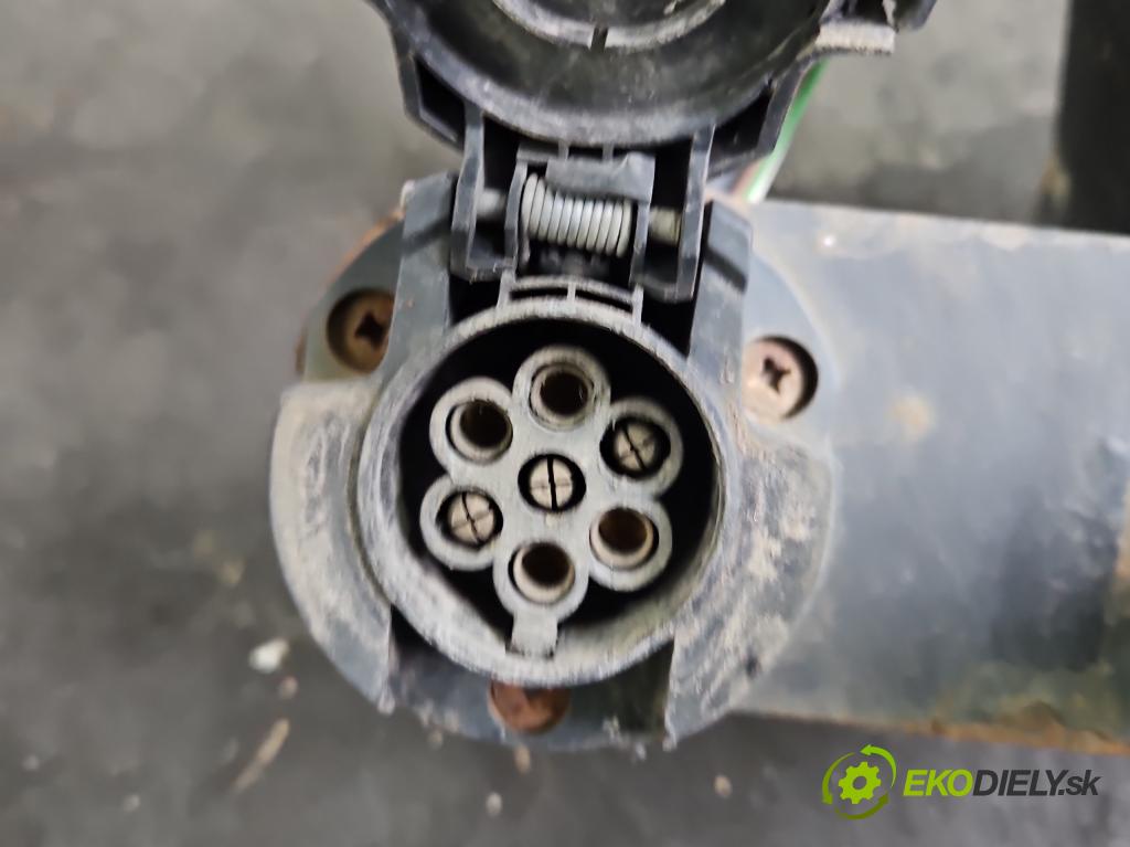 Seat Ibiza III 6L 2002-2008 1.4 16v 101 HP manual 74 kW 1390 cm3 3- Hák: vlečení:  (Ťažné zariadenie)