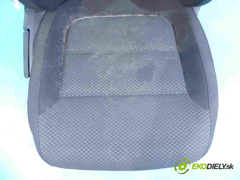 Vw Jetta VI 2010-2018 1.4 tsi 125 HP automatic 92 kW 1395 cm3 4- Sedačka pravý  (Sedačky, sedadlá)