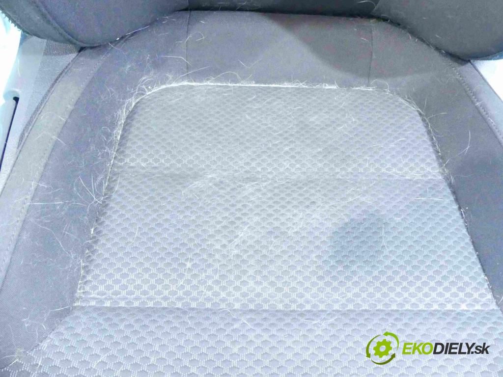 Vw Jetta VI 2010-2018 1.4 tsi 125 HP automatic 92 kW 1395 cm3 4- Sedačka pravý  (Sedačky, sedadlá)