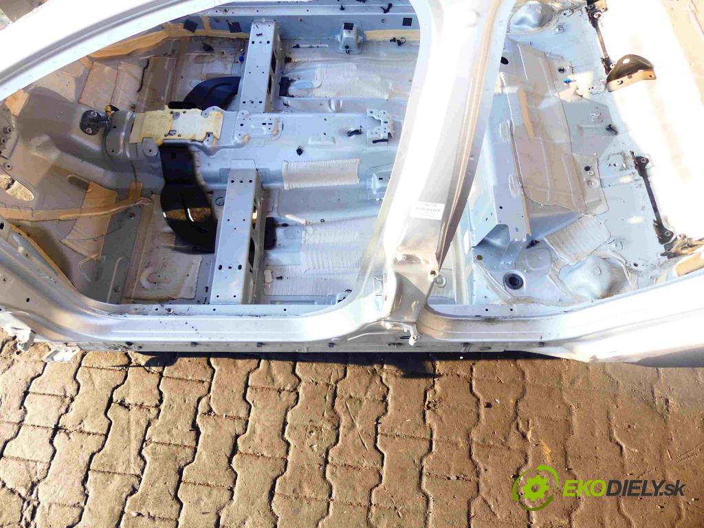 Ford Focus Mk3 2010-2018 1.6 tdci 116 hp manual 85 kW 1560 cm3 5- práh levý  (Ostatní)