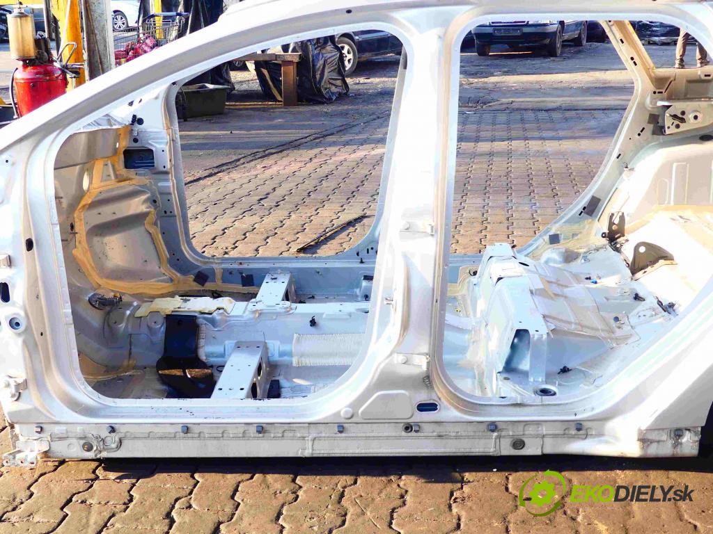 Ford Focus Mk3 2010-2018 1.6 tdci 116 hp manual 85 kW 1560 cm3 5- práh levý  (Ostatní)