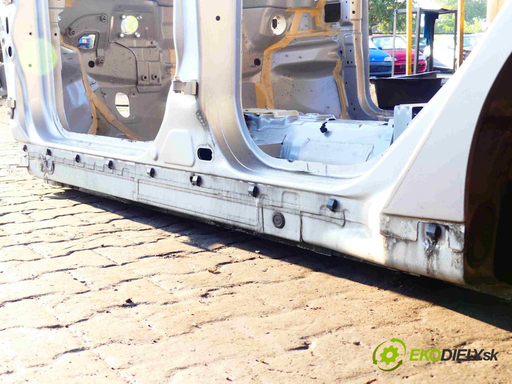 Ford Focus Mk3 2010-2018 1.6 tdci 116 hp manual 85 kW 1560 cm3 5- práh levý  (Ostatní)