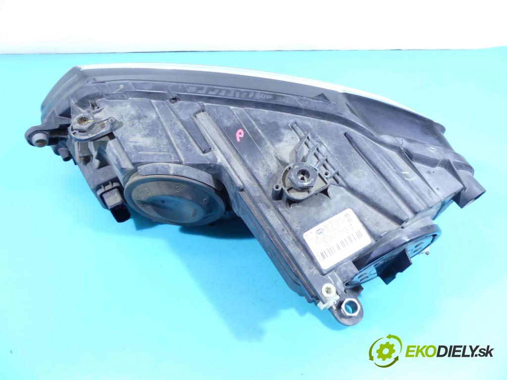 Vw Jetta VI 2010-2018 1.4 tsi 125 HP automatic 92 kW 1395 cm3 4- Reflektor: pravý 5C7941752E (Pravé)