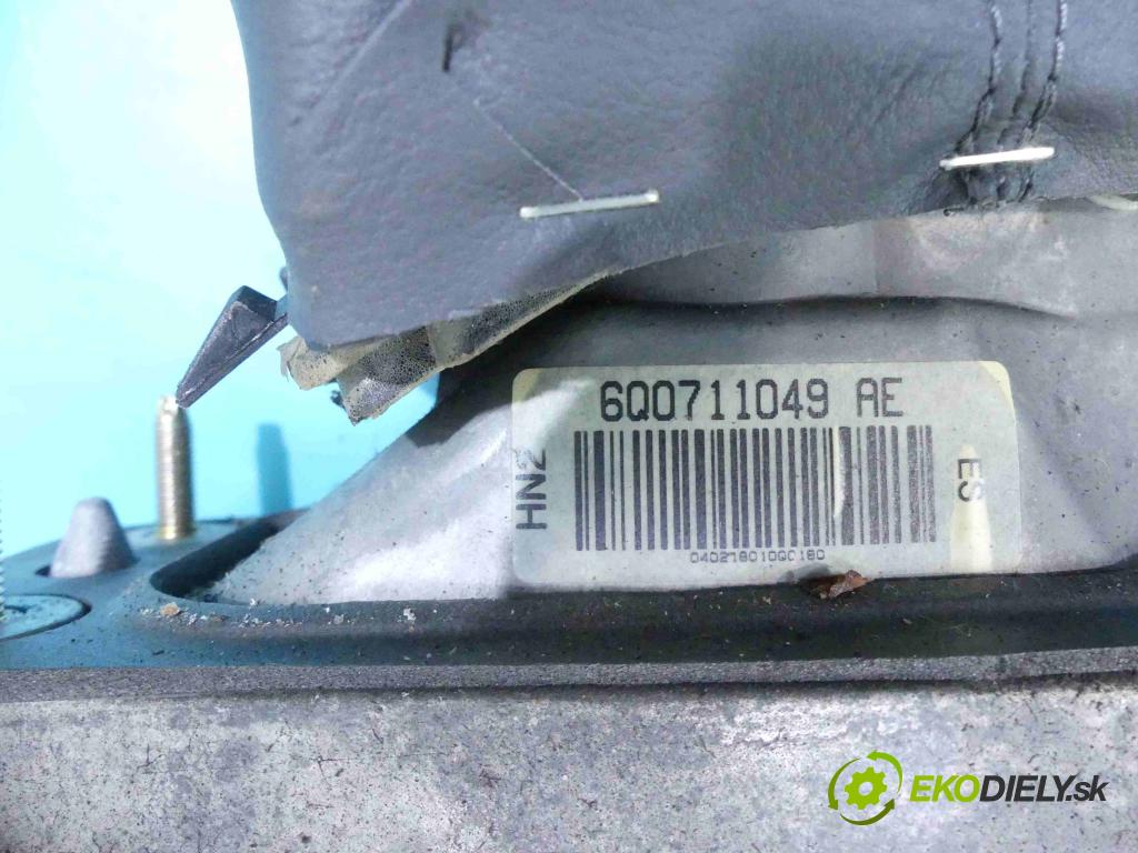 Vw Polo IV 9N 2001-2009 1.4 tdi 75 HP manual 55 kW 1422 cm3 5- Páka: Změny: stupeň,rýchlosť 6Q0711049AE (Rýchlostné páky / kulisy)
