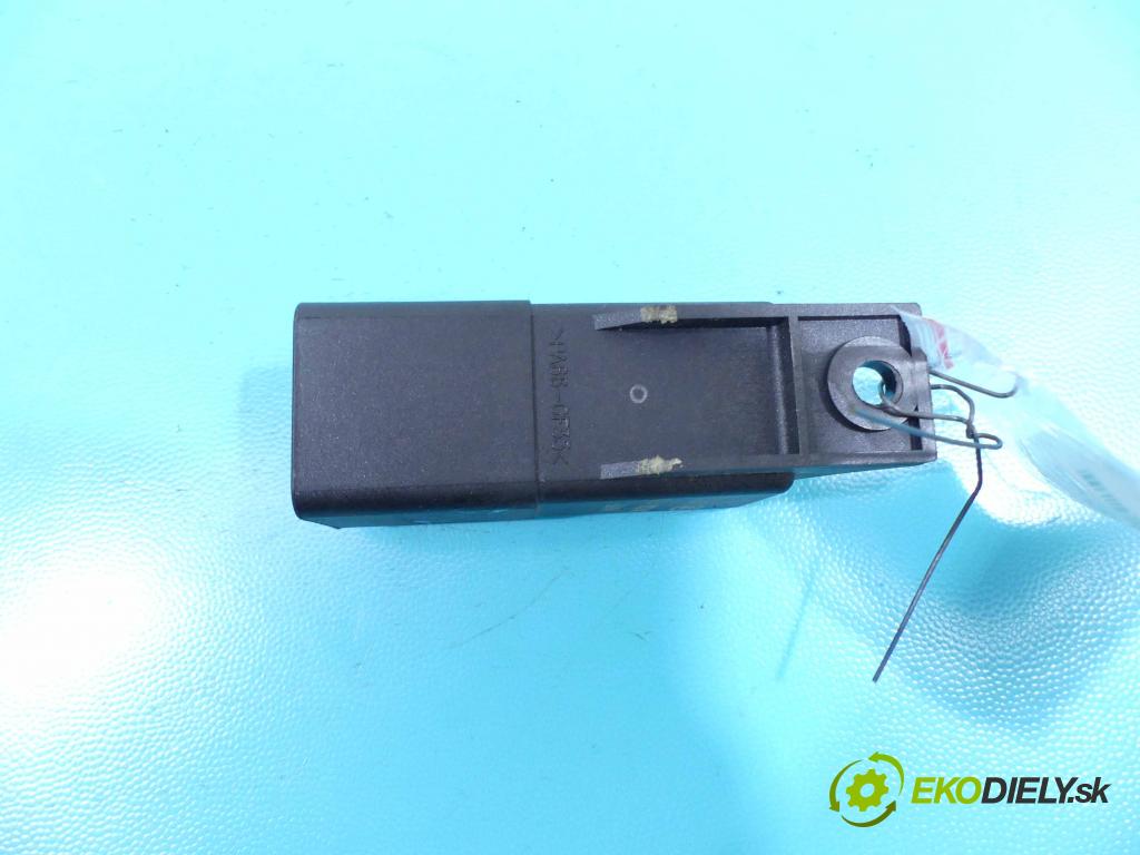 Land rover Discovery Sport 2014-2019 L550 2.0 D 179KM automatic 132 kW 1965 cm3 5- Relé: 0281003123 (Relé)