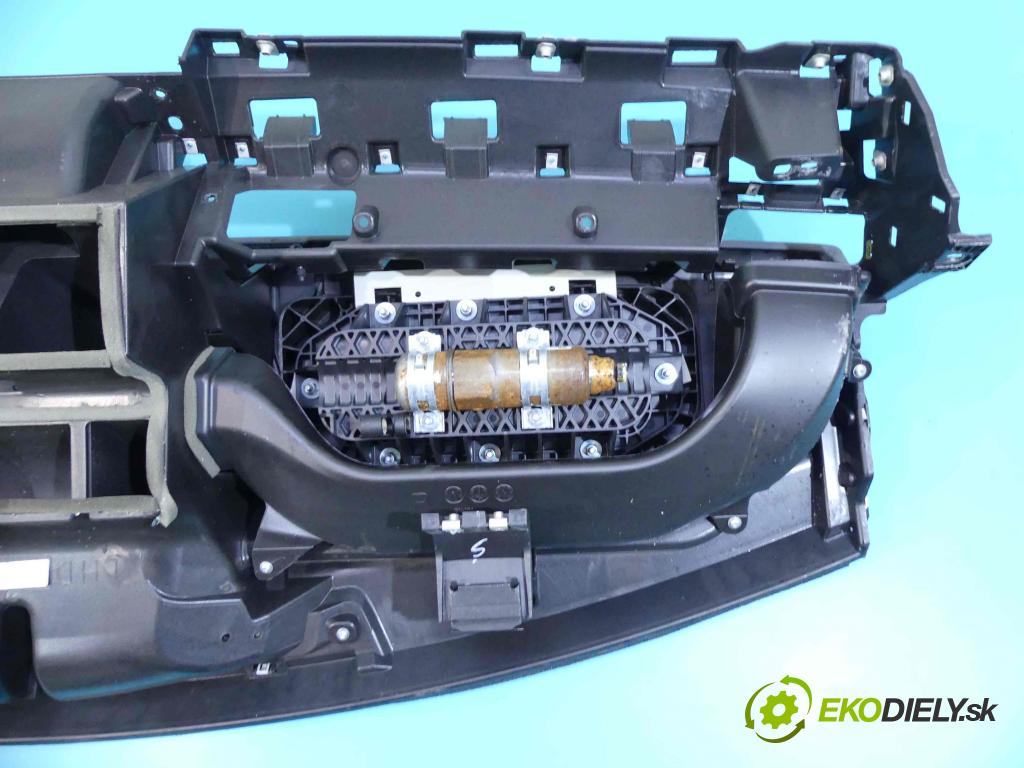 Land rover Discovery Sport 2014-2019 L550 2.0 TD 179KM automatic 132 kW 1965 cm3 5- kokpit,pristrojová doska rozdeľovacia 162850441