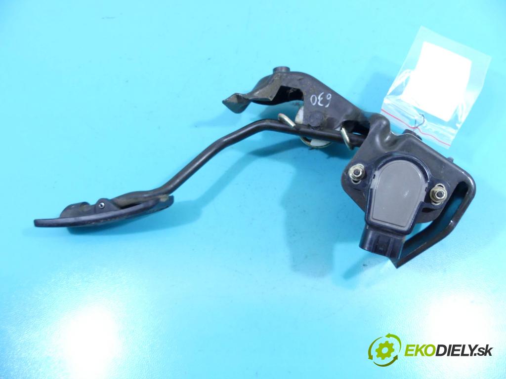 Toyota Corolla Verso I 2001-2004 2.0 D4D 90 HP manual 66 kW 1995 cm3 5- pedále 89281-47010 (Pedále)