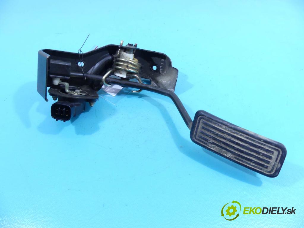 Toyota Corolla Verso I 2001-2004 2.0 D4D 90 HP manual 66 kW 1995 cm3 5- pedále 89281-47010 (Pedále)