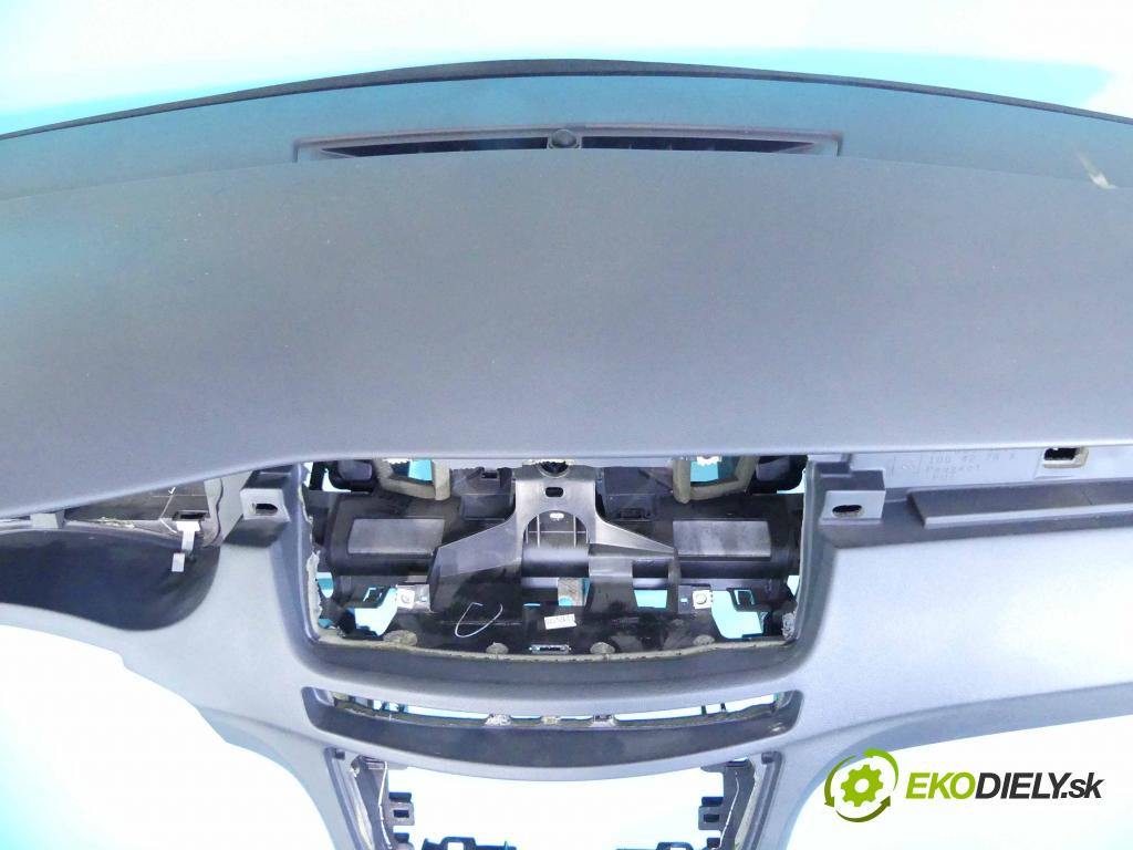 Peugeot 508 2010-2018 1.6 THP 156 HP manual 115 kW 1598 cm3 5- kokpit,pristrojová doska rozdeľovacia