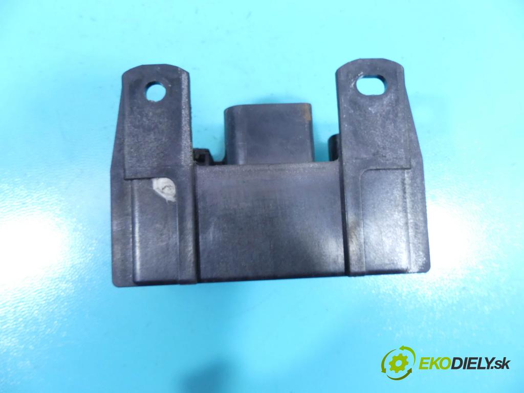 Mercedes C W203 2000-2007 2,2.0 cdi 143 HP manual 105 kW 2148 cm3 4- Relé:  (Relé)