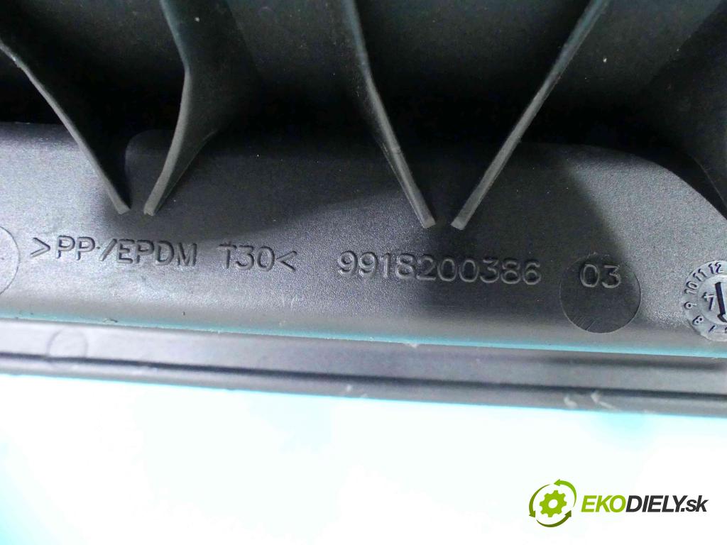 Volvo V50 2.0d 136 HP manual 100 kW 1997 cm3 5- roleta 9928100386 (Rolety kufra)