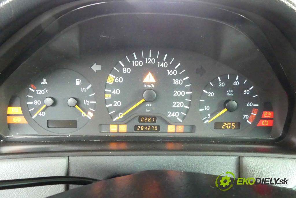 Mercedes E W210 1995-2002 2.3 150 hp automatic 110 kW 2295 cm3 4- Přístrojová deska 110008689/004 (Přístrojové desky, displeje)