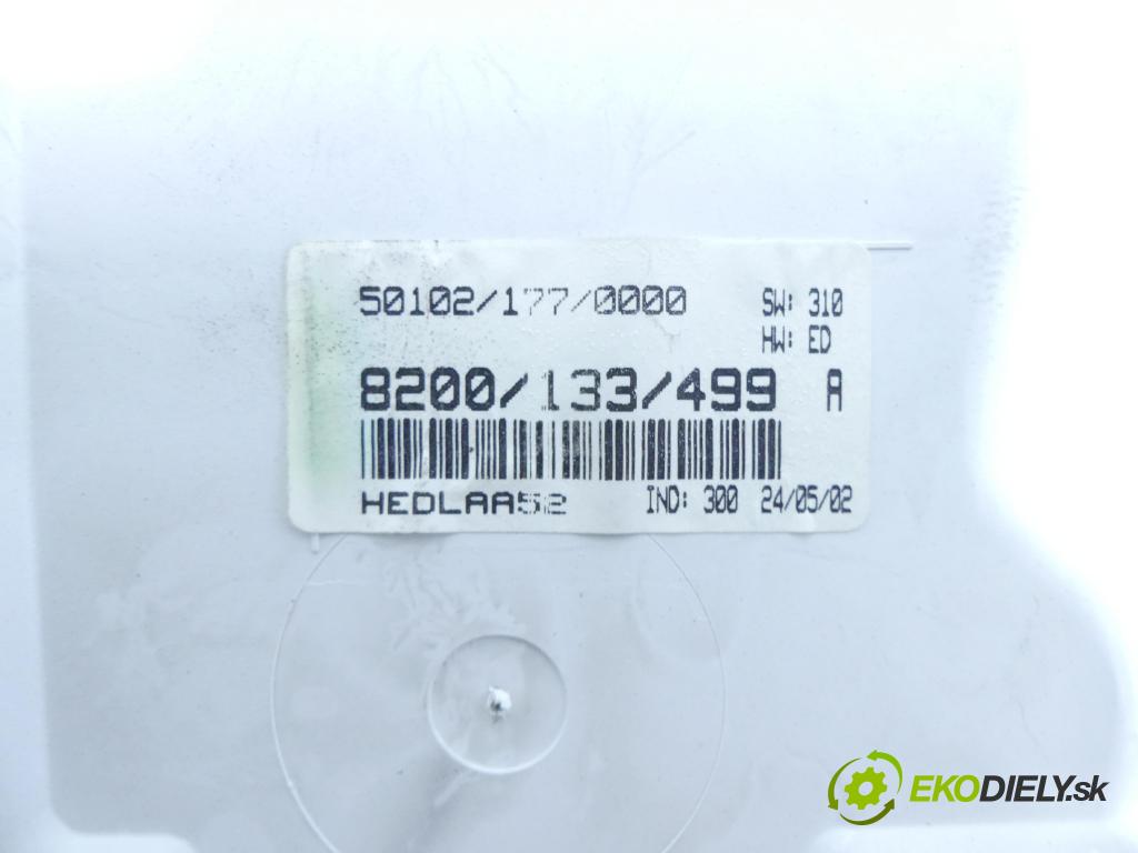Renault Kangoo I 1998-2008 1.4 75 HP automatic 55 kW 1390 cm3 5- prístrojovka/ budíky 8200133499A (Prístrojové dosky, displeje)