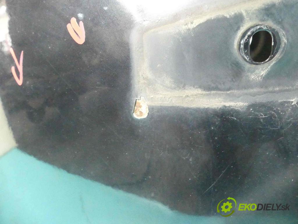 Peugeot 407 2.0 hdi 136hp manual 100 kW 1997 cm3 5- zadní kufrové dveře  (Zadní kapoty)