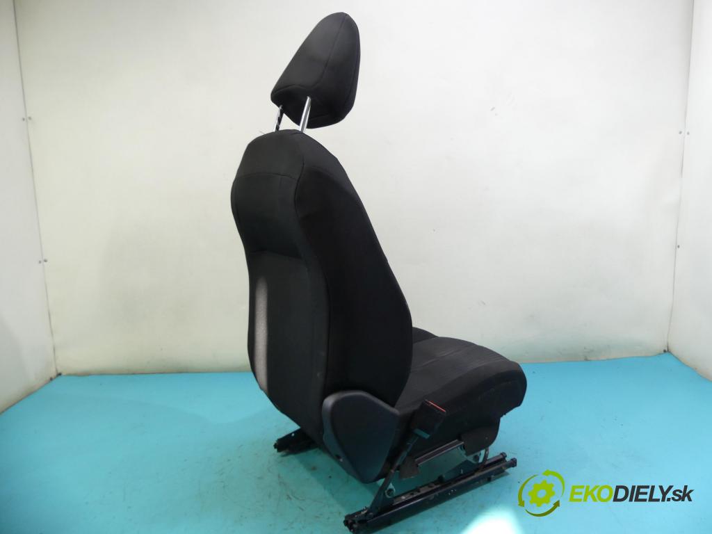 Peugeot 308 II 2013-2021 1.6 THP 125 HP manual 92 kW 1598 cm3 5- Sedačka ľavý  (Sedačky, sedadlá)