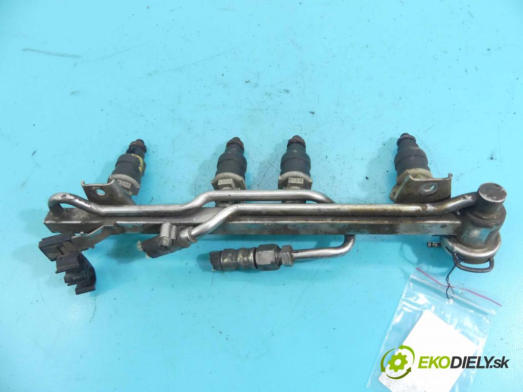Audi A4 B5 1994-2001 1.6 101 HP manual 74 kW 1595 cm3 4- vstrek 078133551D (Vstrekovače)