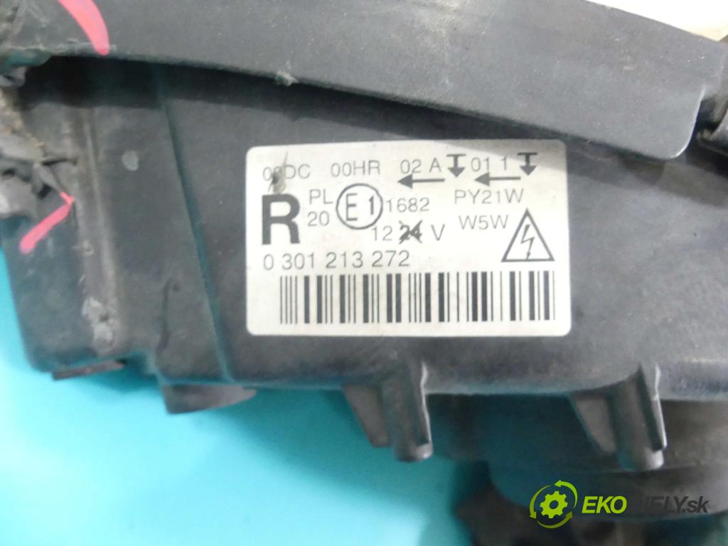 Peugeot 407 2.0 hdi 136 HP manual 100 kW 1997 cm3 5- Reflektor: pravý 0301213272 (Pravé)