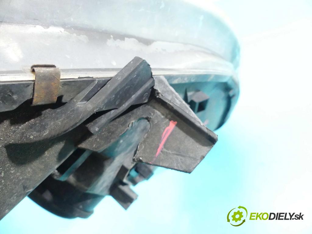 Peugeot 407 2.0 hdi 136 HP manual 100 kW 1997 cm3 5- Reflektor: pravý 0301213272 (Pravé)