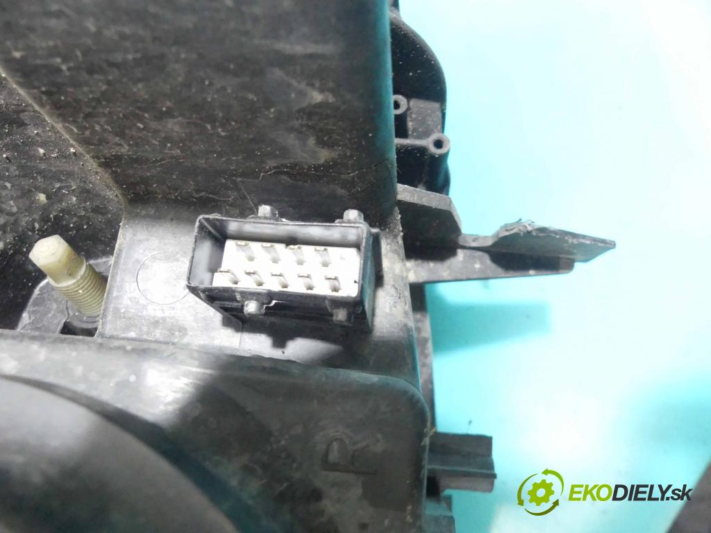 Peugeot 407 2.0 hdi 136 HP manual 100 kW 1997 cm3 5- Reflektor: pravý 0301213272 (Pravé)