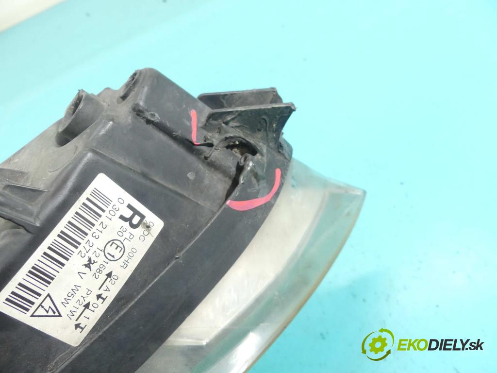 Peugeot 407 2.0 hdi 136 HP manual 100 kW 1997 cm3 5- Reflektor: pravý 0301213272 (Pravé)