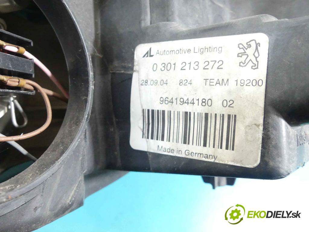 Peugeot 407 2.0 hdi 136 HP manual 100 kW 1997 cm3 5- Reflektor: pravý 0301213272 (Pravé)