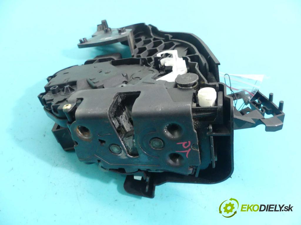 Volvo V50 1.8 16v 125 hp manual 92 kW 1798 cm3 5- zámek zadní pravý 30699112