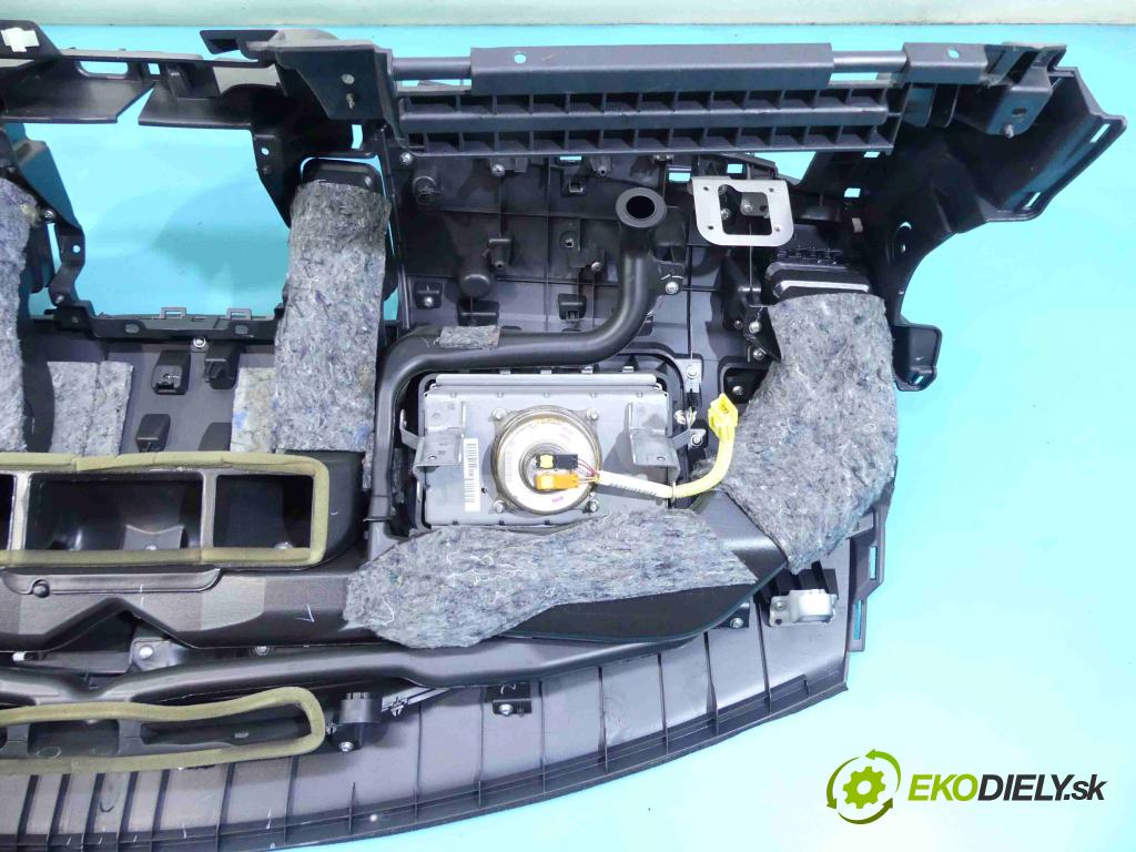 Mitsubishi Lancer VIII 2007-2016 1.8 16v 143 HP manual 105 kW 1798 cm3 5- kokpit,pristrojová doska rozdeľovacia
