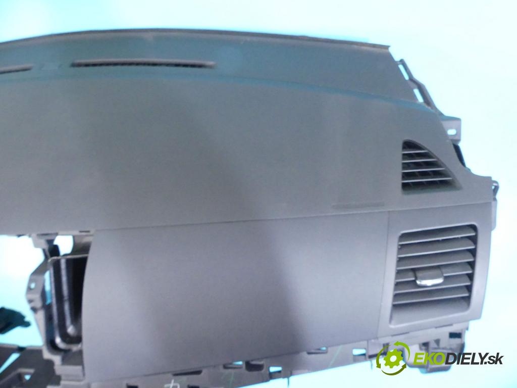 Mitsubishi Lancer VIII 2007-2016 1.8 16v 143 HP manual 105 kW 1798 cm3 5- kokpit,pristrojová doska rozdeľovacia