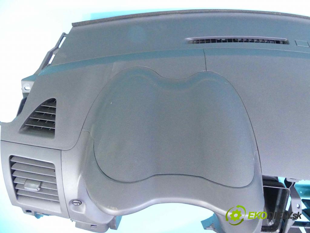 Mitsubishi Lancer VIII 2007-2016 1.8 16v 143 HP manual 105 kW 1798 cm3 5- kokpit,pristrojová doska rozdeľovacia