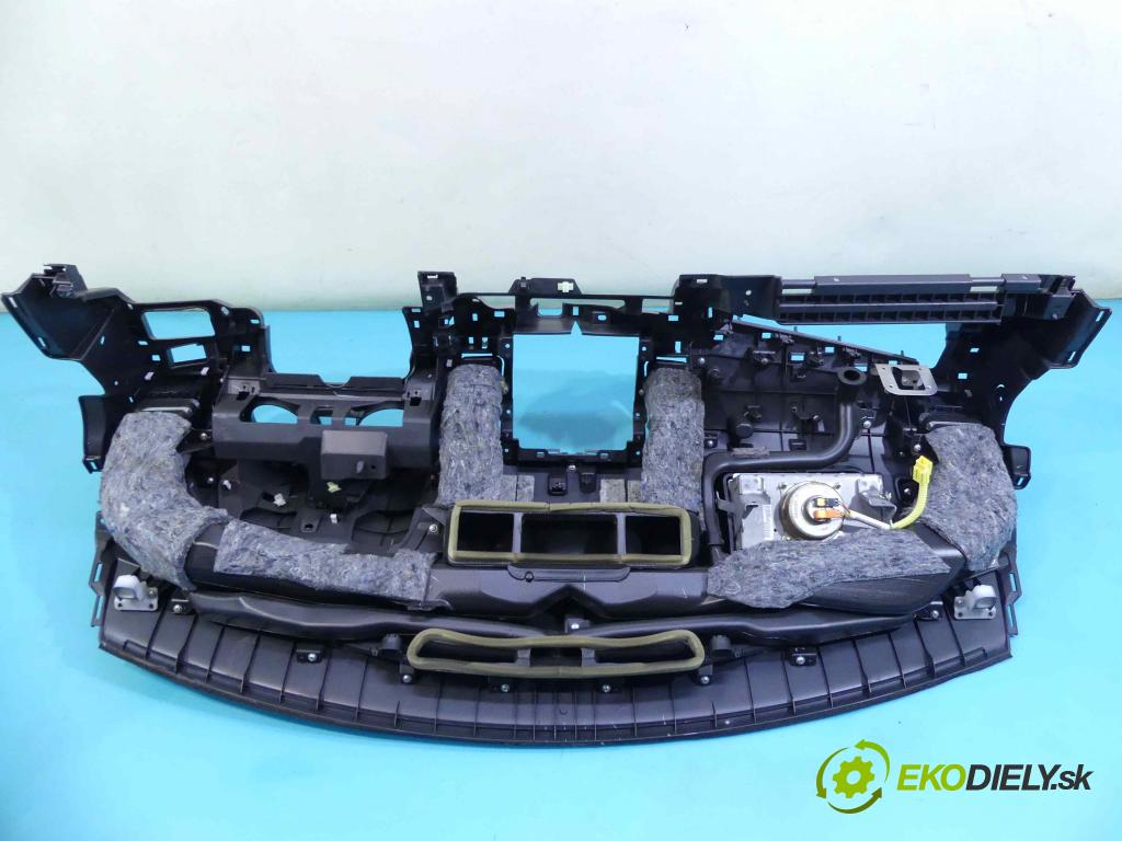 Mitsubishi Lancer VIII 2007-2016 1.8 16v 143 HP manual 105 kW 1798 cm3 5- kokpit,pristrojová doska rozdeľovacia