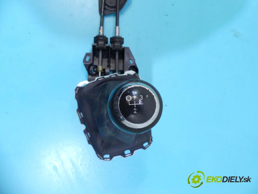 Toyota Avensis III T27 2009-2018 2.2 D-CAT 177 HP manual 130 kW 2231 cm3 4- Páka: Změny: stupeň,rýchlosť  (Rýchlostné páky / kulisy)