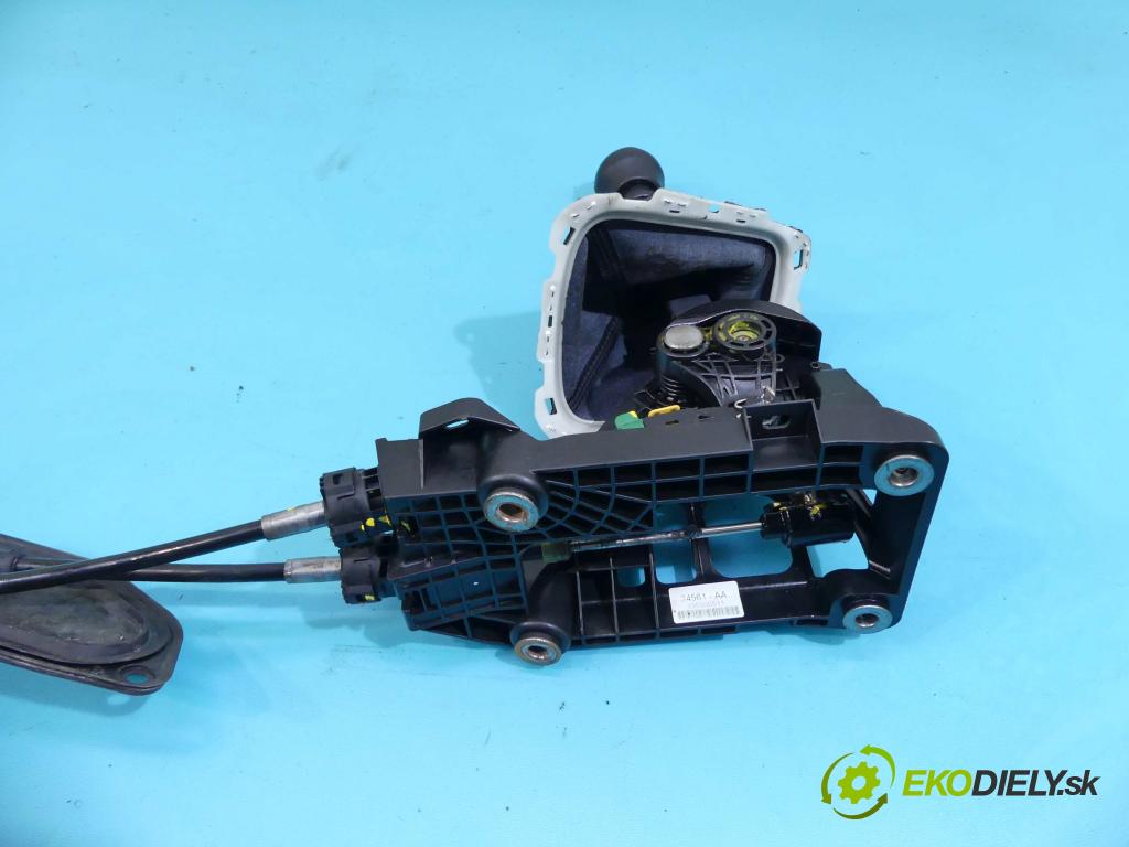 Toyota Avensis III T27 2009-2018 2.2 D-CAT 177 HP manual 130 kW 2231 cm3 4- Páka: Změny: stupeň,rýchlosť  (Rýchlostné páky / kulisy)