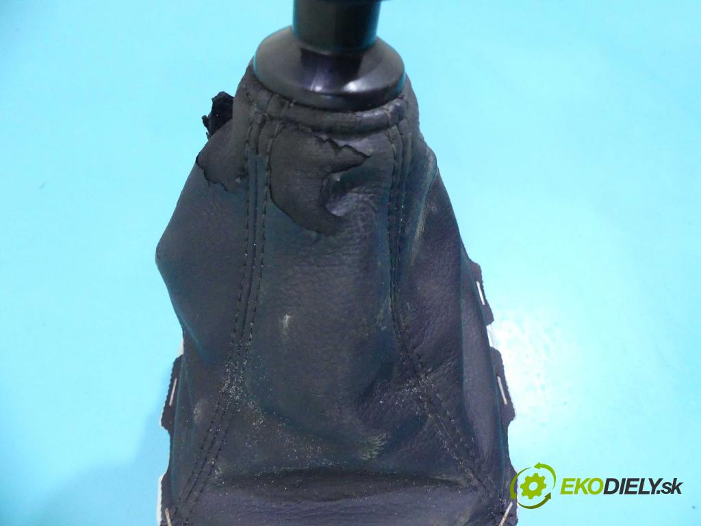 Toyota Avensis III T27 2009-2018 2.2 D-CAT 177 HP manual 130 kW 2231 cm3 4- Páka: Změny: stupeň,rýchlosť  (Rýchlostné páky / kulisy)