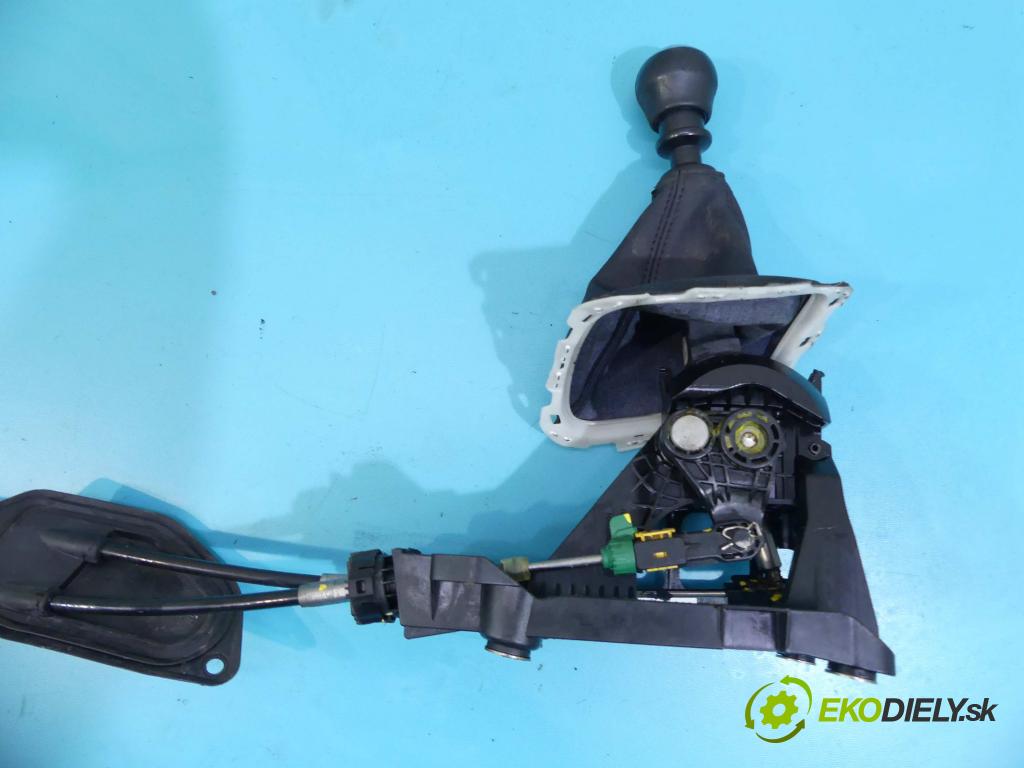 Toyota Avensis III T27 2009-2018 2.2 D-CAT 177 HP manual 130 kW 2231 cm3 4- Páka: Změny: stupeň,rýchlosť  (Rýchlostné páky / kulisy)