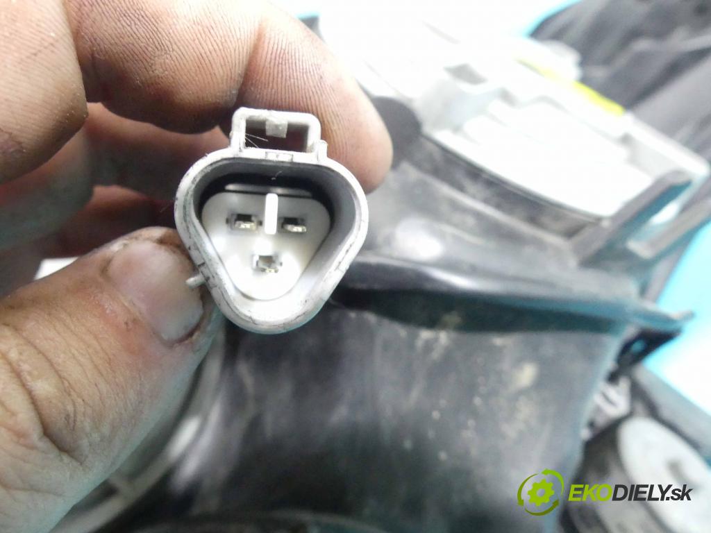 Toyota Avensis III T27 2009-2018 2.2 D-CAT 177 HP manual 130 kW 2231 cm3 4- Reflektor: pravý 81126-05310 (Pravé)