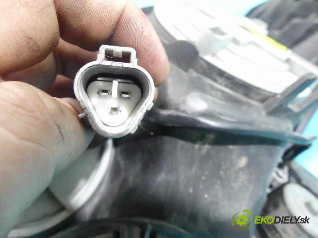 Toyota Avensis III T27 2009-2018 2.2 D-CAT 177 HP manual 130 kW 2231 cm3 4- Reflektor: pravý 81126-05310 (Pravé)