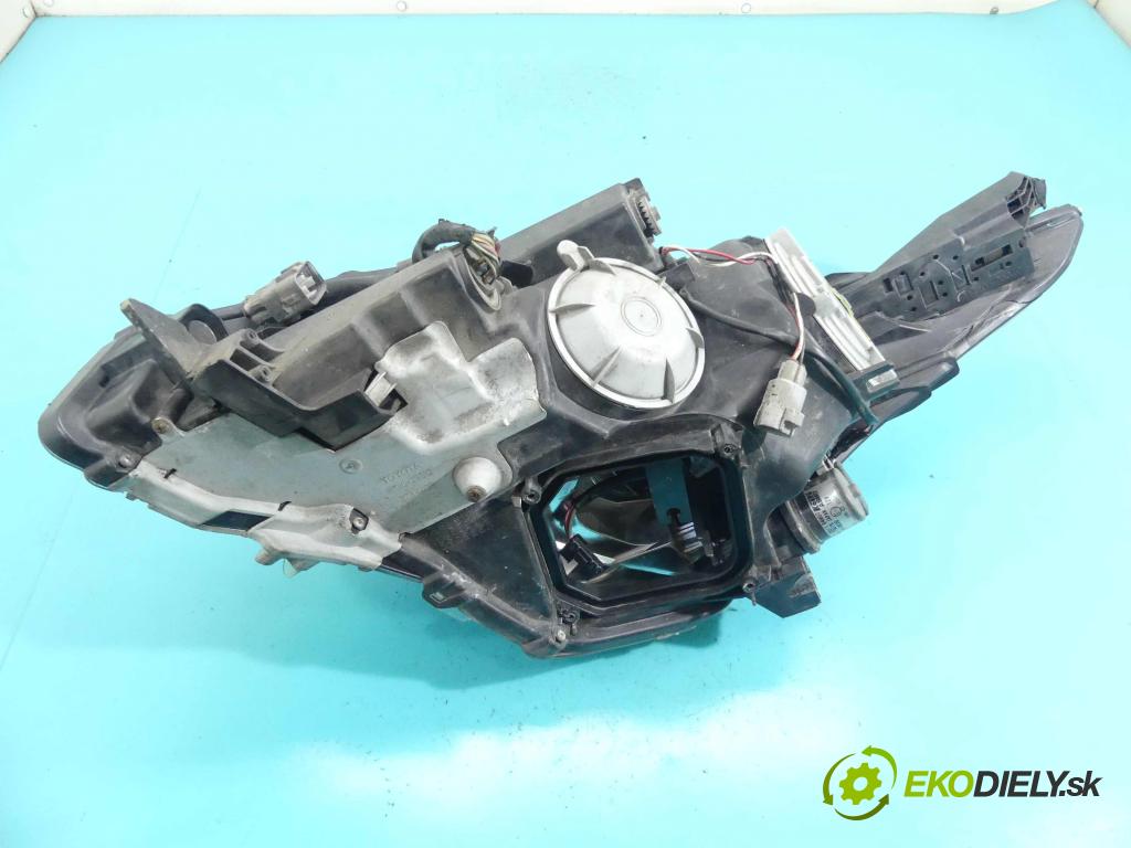 Toyota Avensis III T27 2009-2018 2.2 D-CAT 177 HP manual 130 kW 2231 cm3 4- Reflektor: pravý 81126-05310 (Pravé)